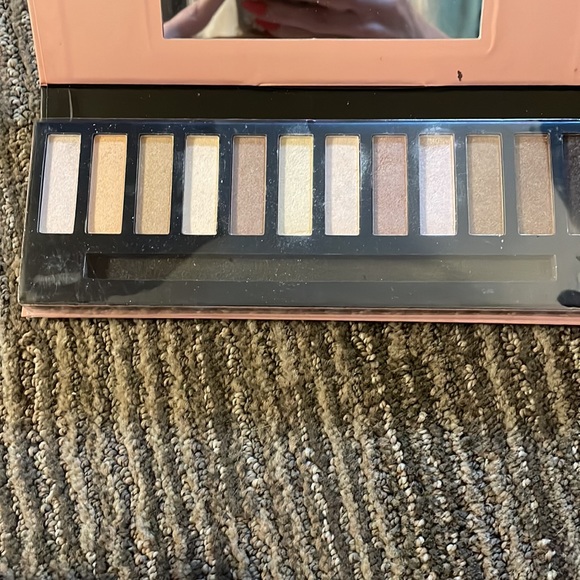 The Buff Shine Eyeshadow Palette - Picture 2 of 4